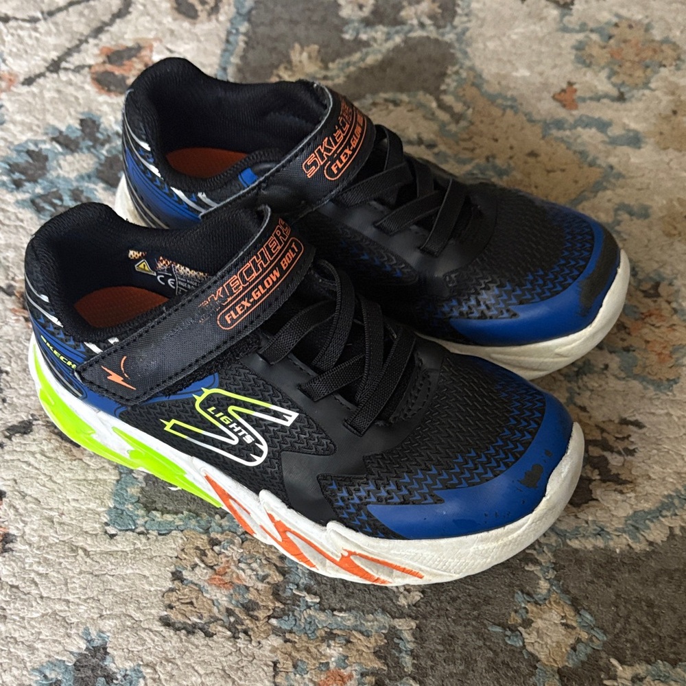 1.5 size Skechers Kids' Black and Blue Sneakers